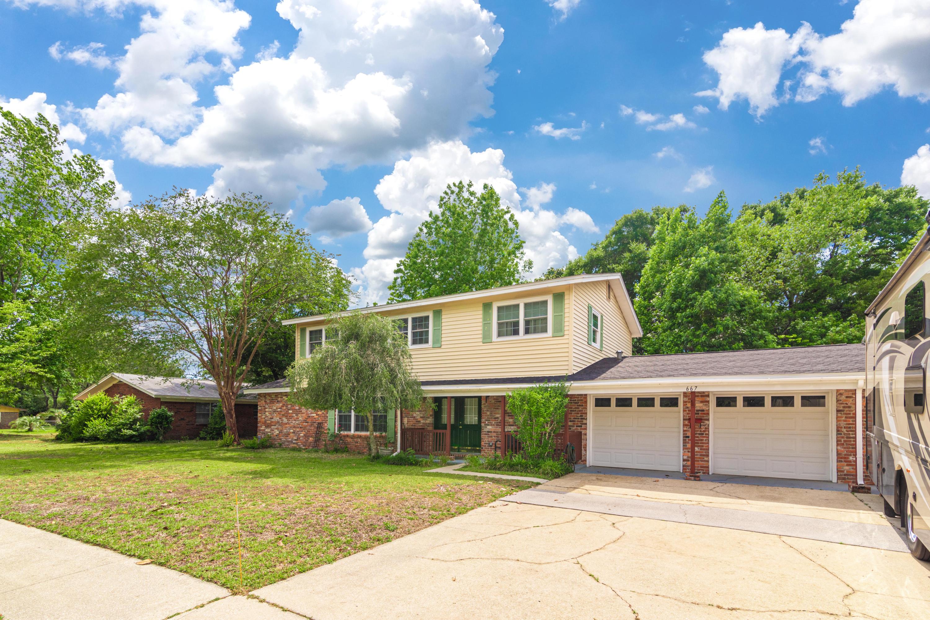 COUNTRY CLUB ESTATES 1ST ADDN - Residential