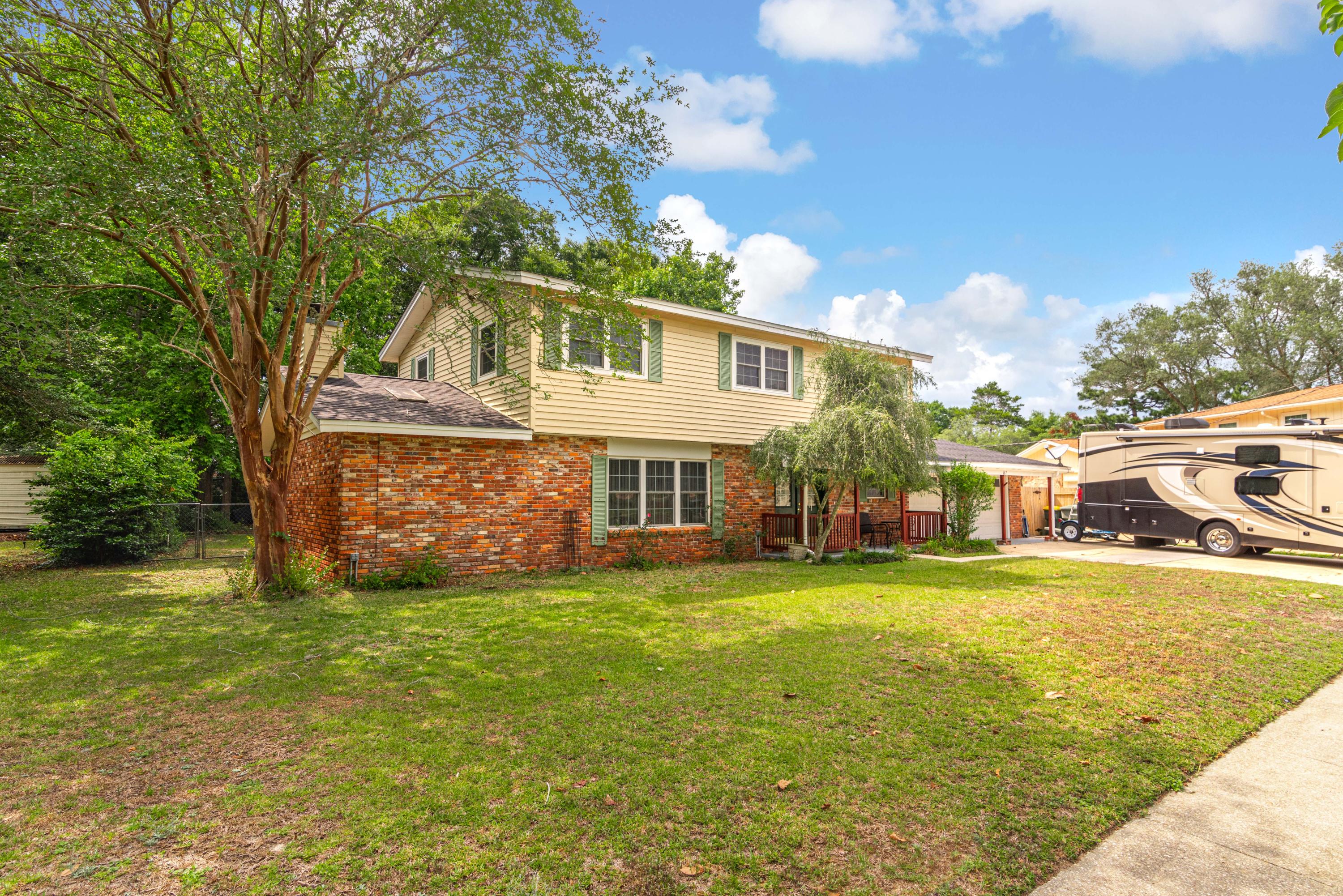 COUNTRY CLUB ESTATES 1ST ADDN - Residential