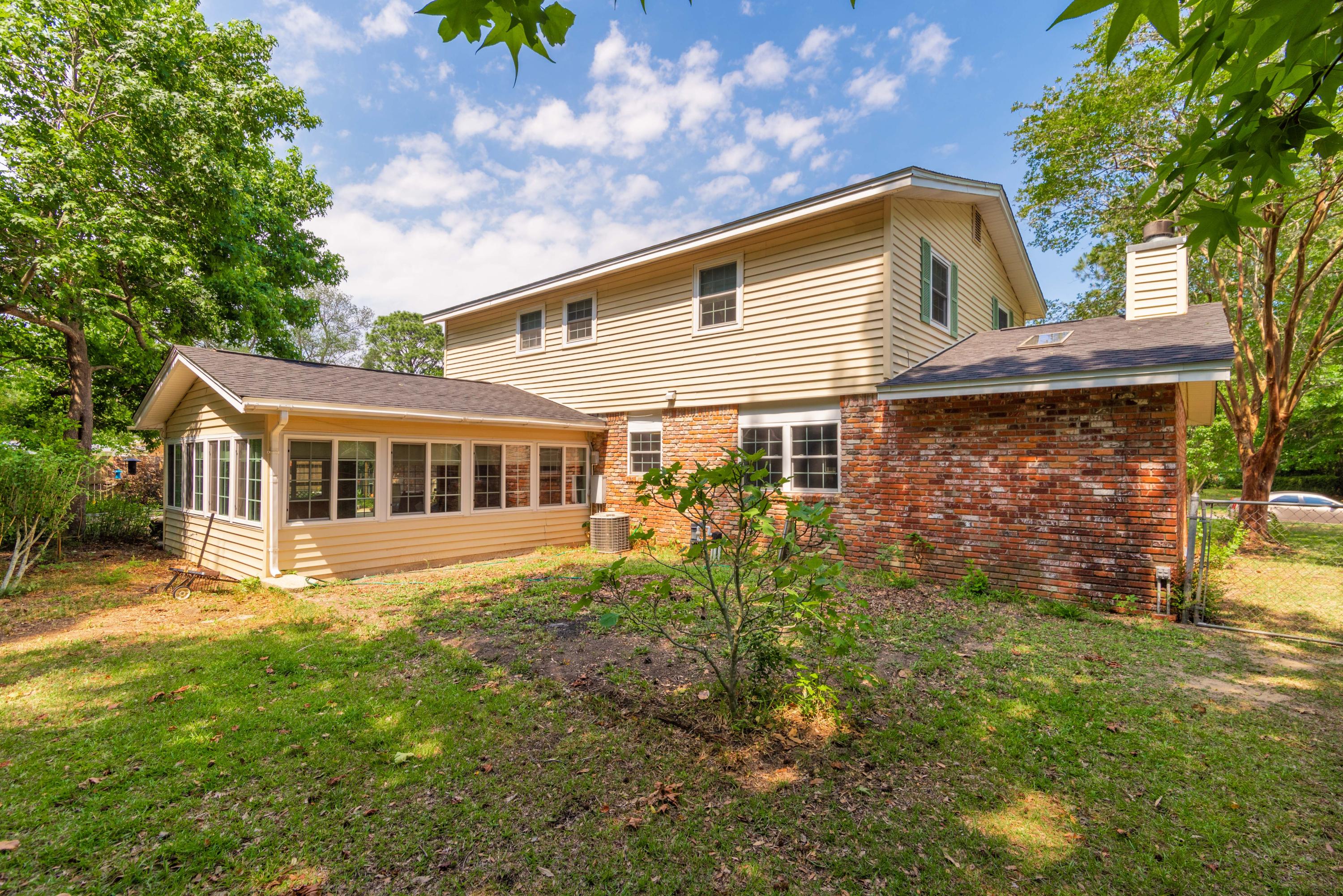 COUNTRY CLUB ESTATES 1ST ADDN - Residential