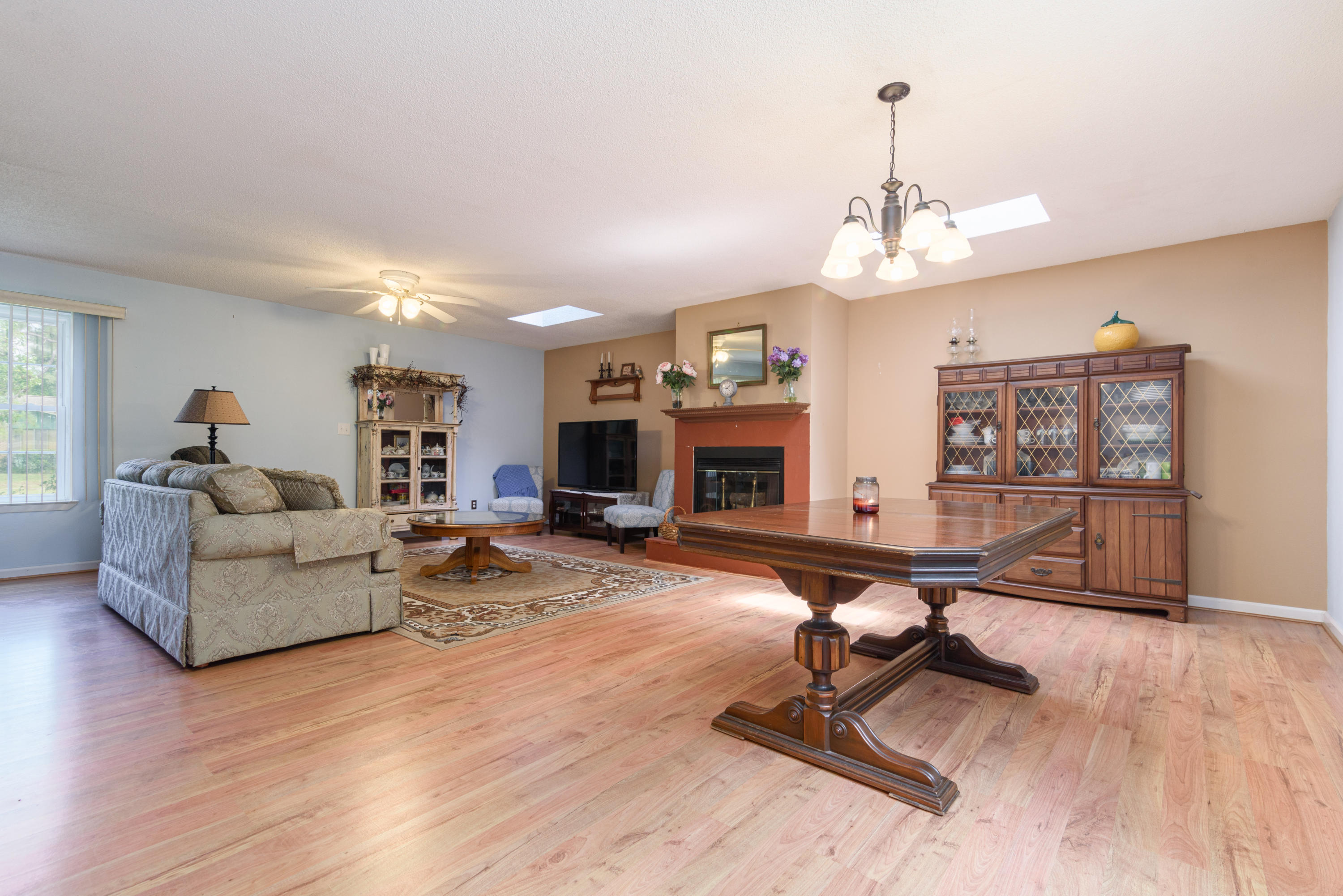 COUNTRY CLUB ESTATES 1ST ADDN - Residential