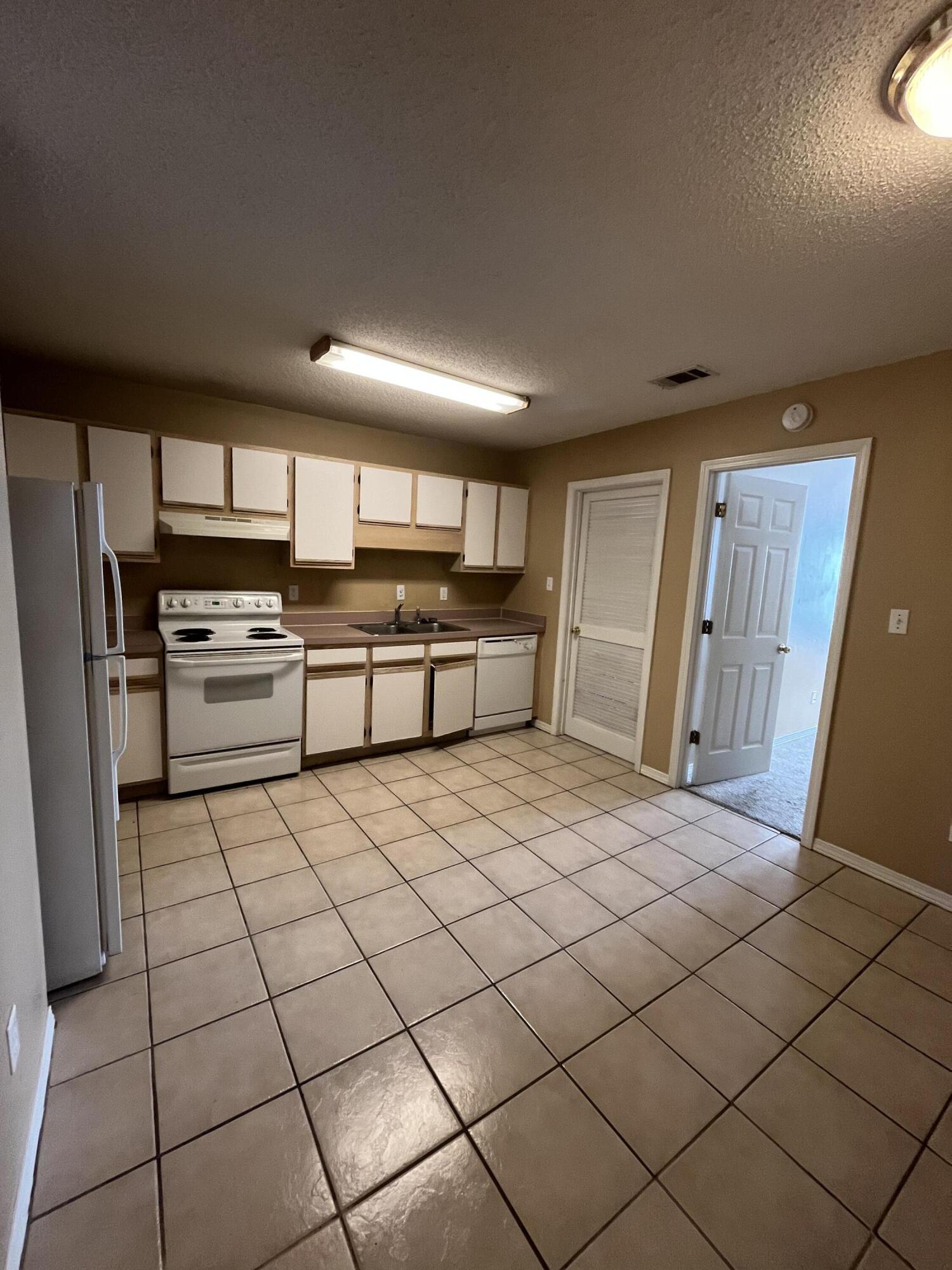 WEST SHORES T/H - Residential Lease