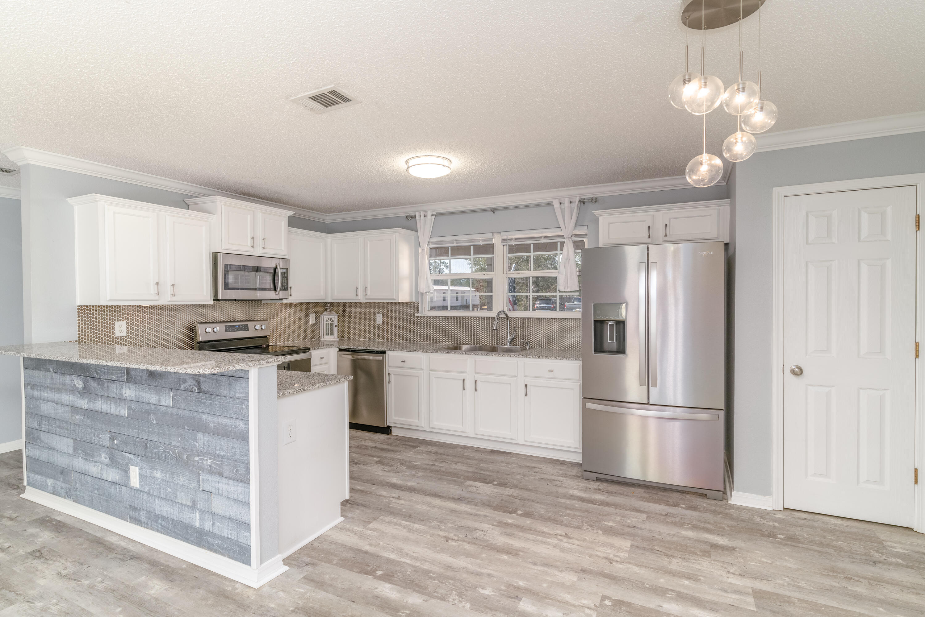 TRIPLE LAKES ESTATES - Residential