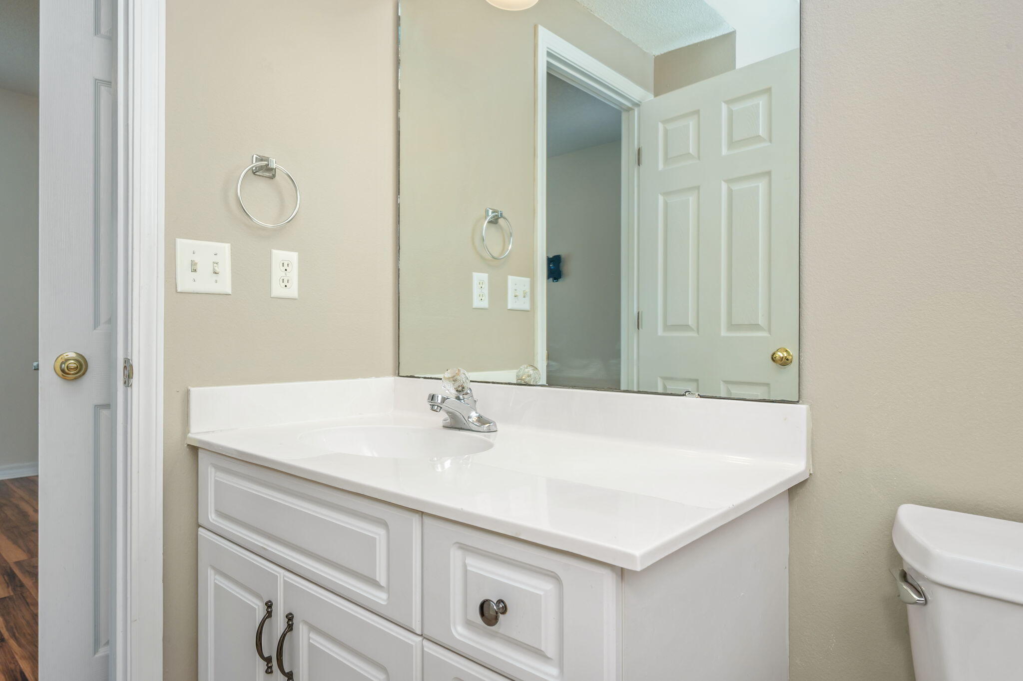 OAKS THE - Residential Lease