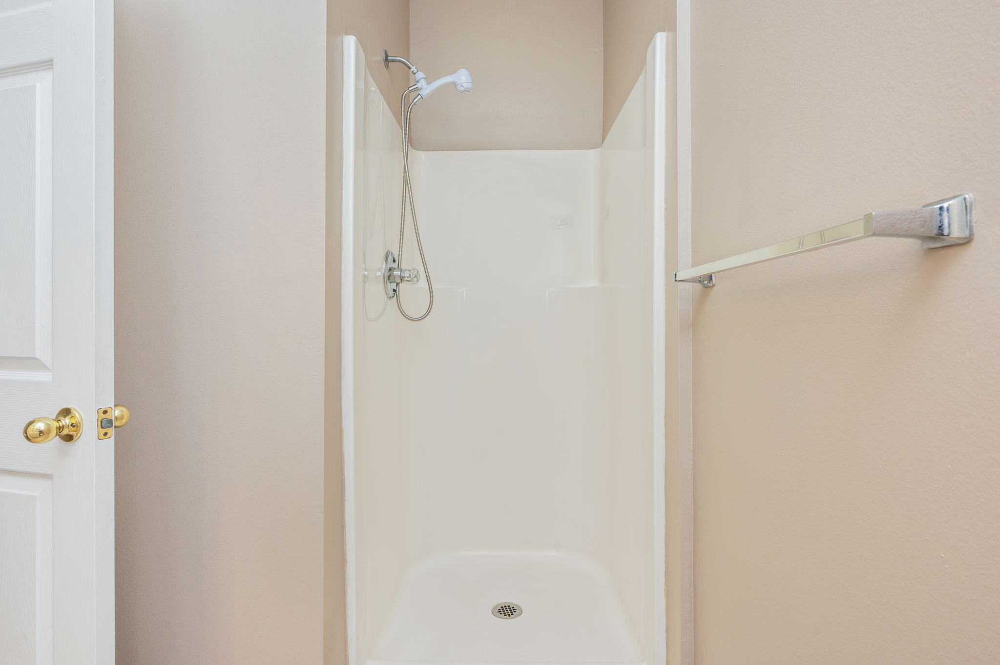 OAKS THE - Residential Lease