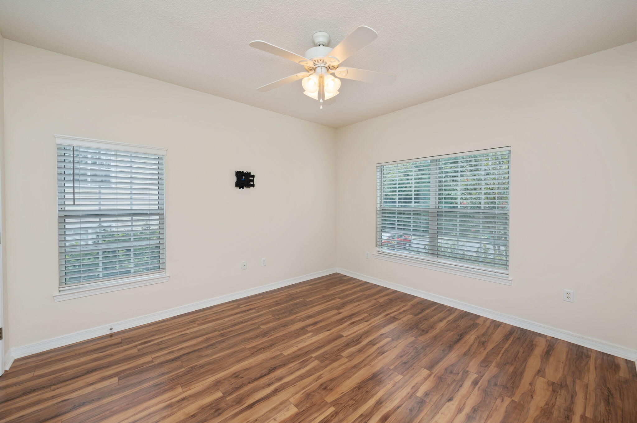 OAKS THE - Residential Lease