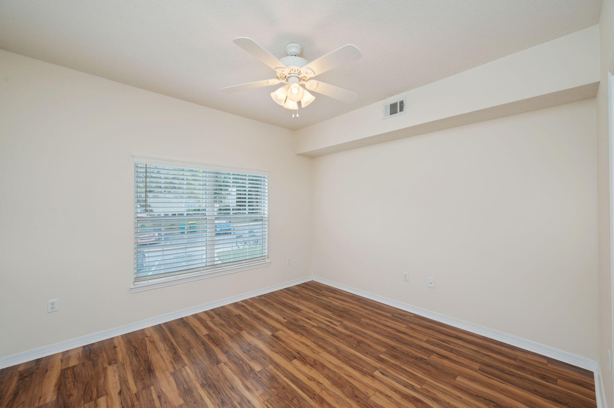 OAKS THE - Residential Lease