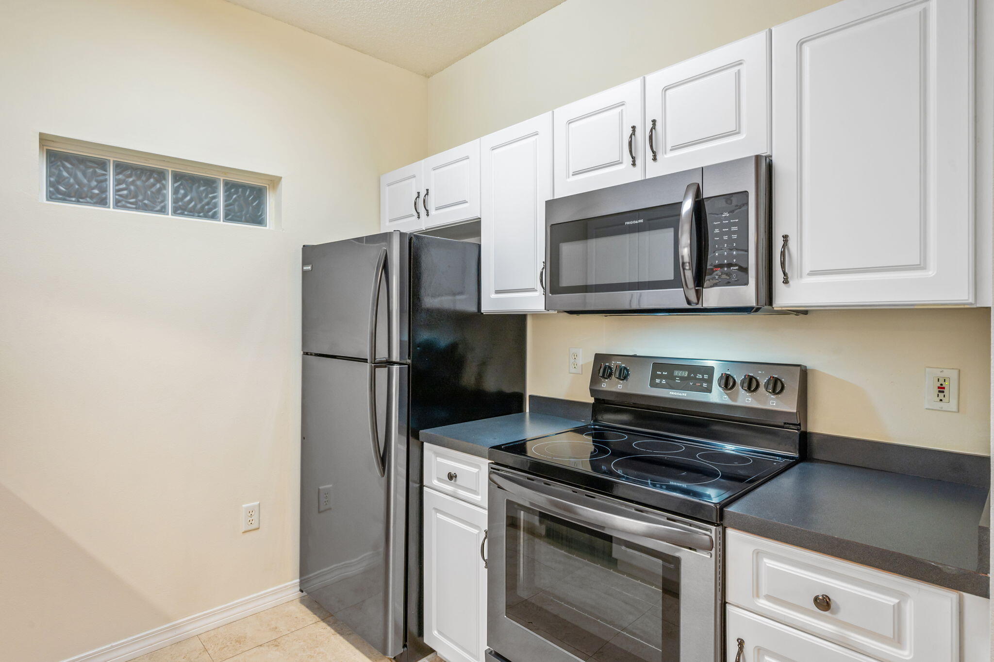 OAKS THE - Residential Lease