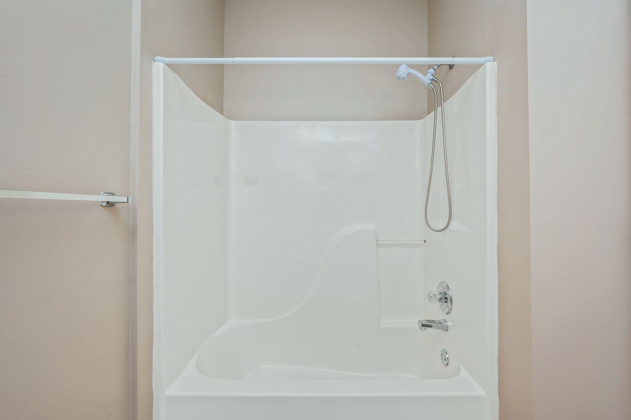 OAKS THE - Residential Lease