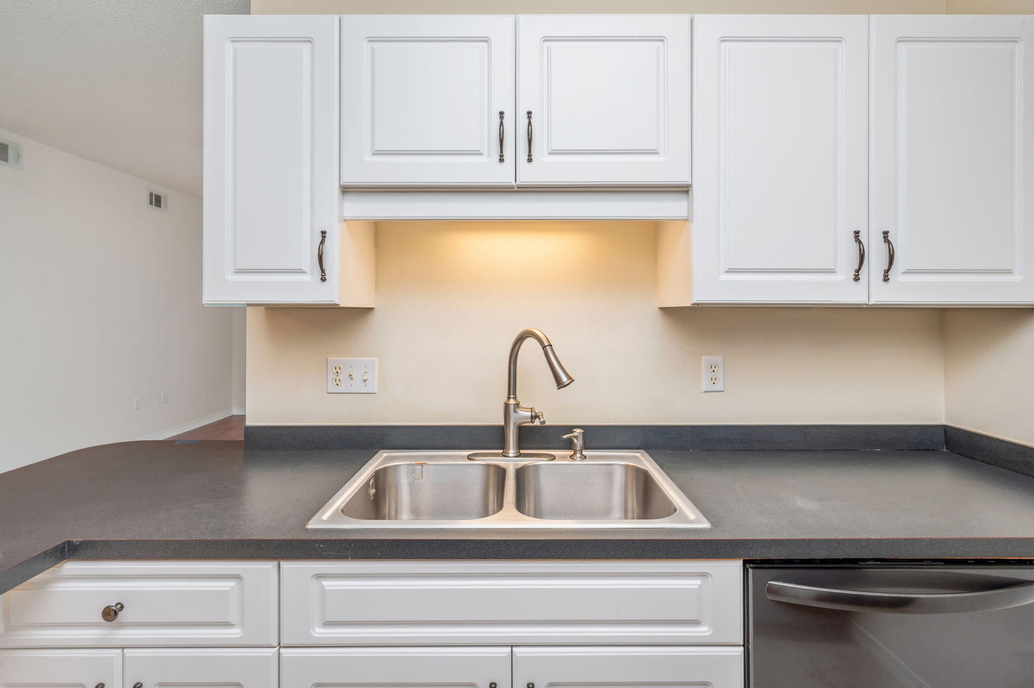 OAKS THE - Residential Lease