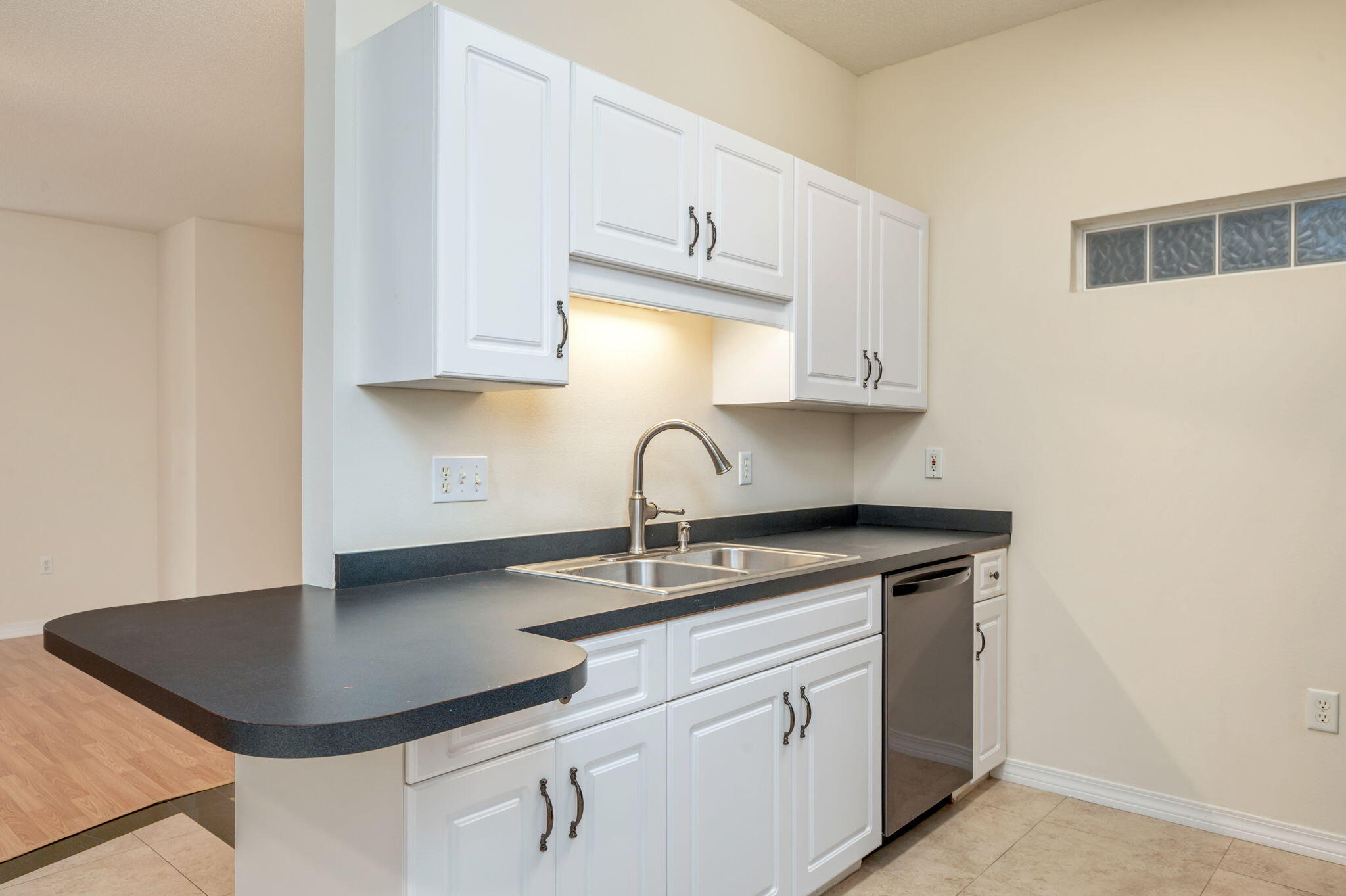 OAKS THE - Residential Lease