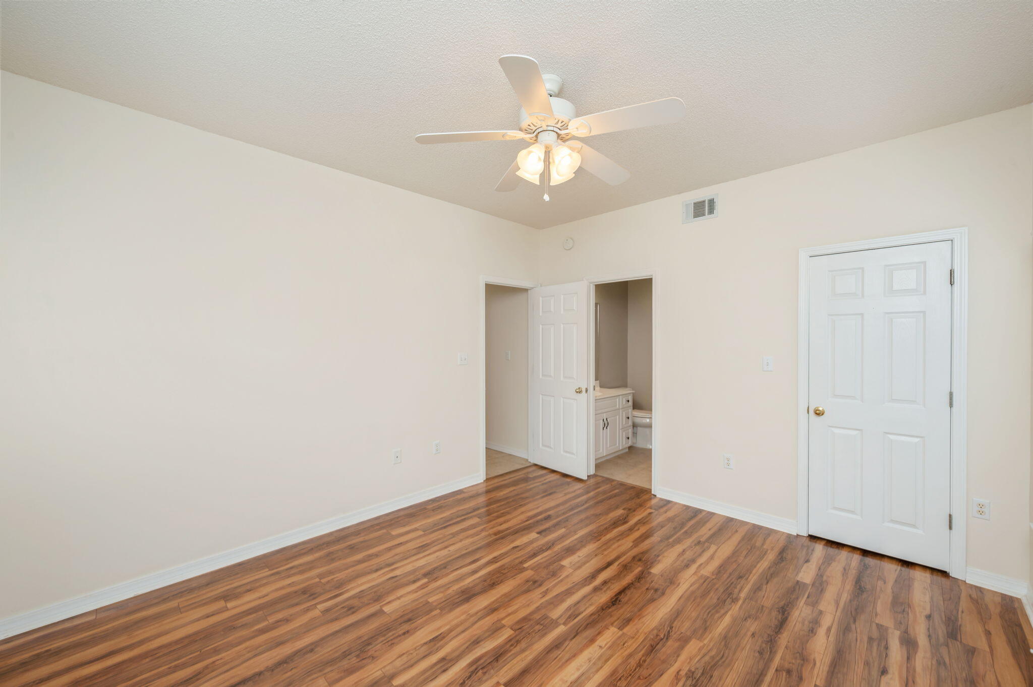 OAKS THE - Residential Lease