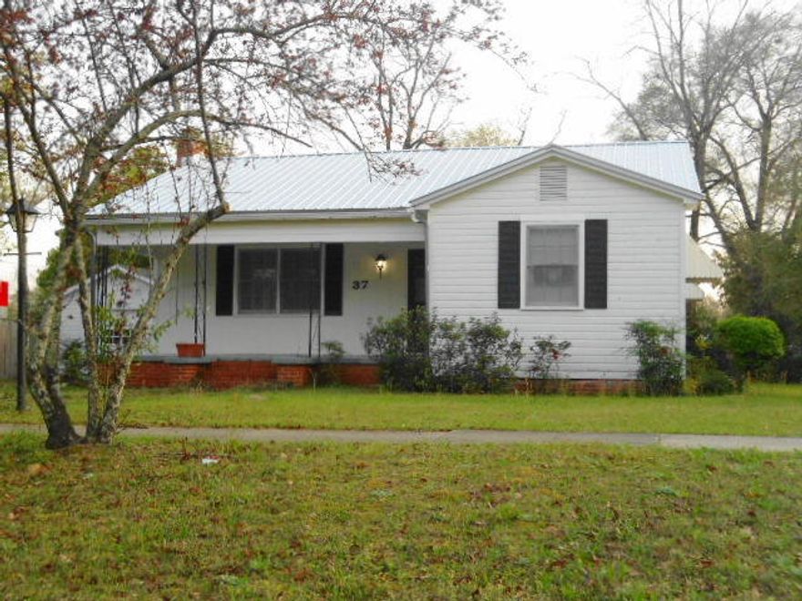 This charming well kept 3 Bedroom (den could be used as a 4th bedroom), Cottage style home is located in the Historic District of DeFuniak Springs and a quick stroll from the DeFuniak Lake yard. Recent renovations include new metal roof, freshly painted inside and out, newly re-wired electrical update, new vinyl kitchen floor, 3 bedrooms with new carpet and wood floors uncovered in living room and hallway, new hot water heater, newly remodeled bathroom, & home is under termite bond. This is a gorgeous home will allow for bank financing. Hard to find a Historical Home with all the repairs made, and that will pass a 4 pt. inspections for insurance and bank financing... Click on More...