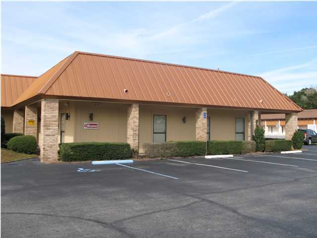 7 offices, 2 R/R, coffee bar, $65.00 monthly CAM.