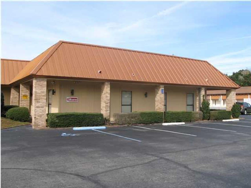 7 offices, 2 R/R, coffee bar, $65.00 monthly CAM.