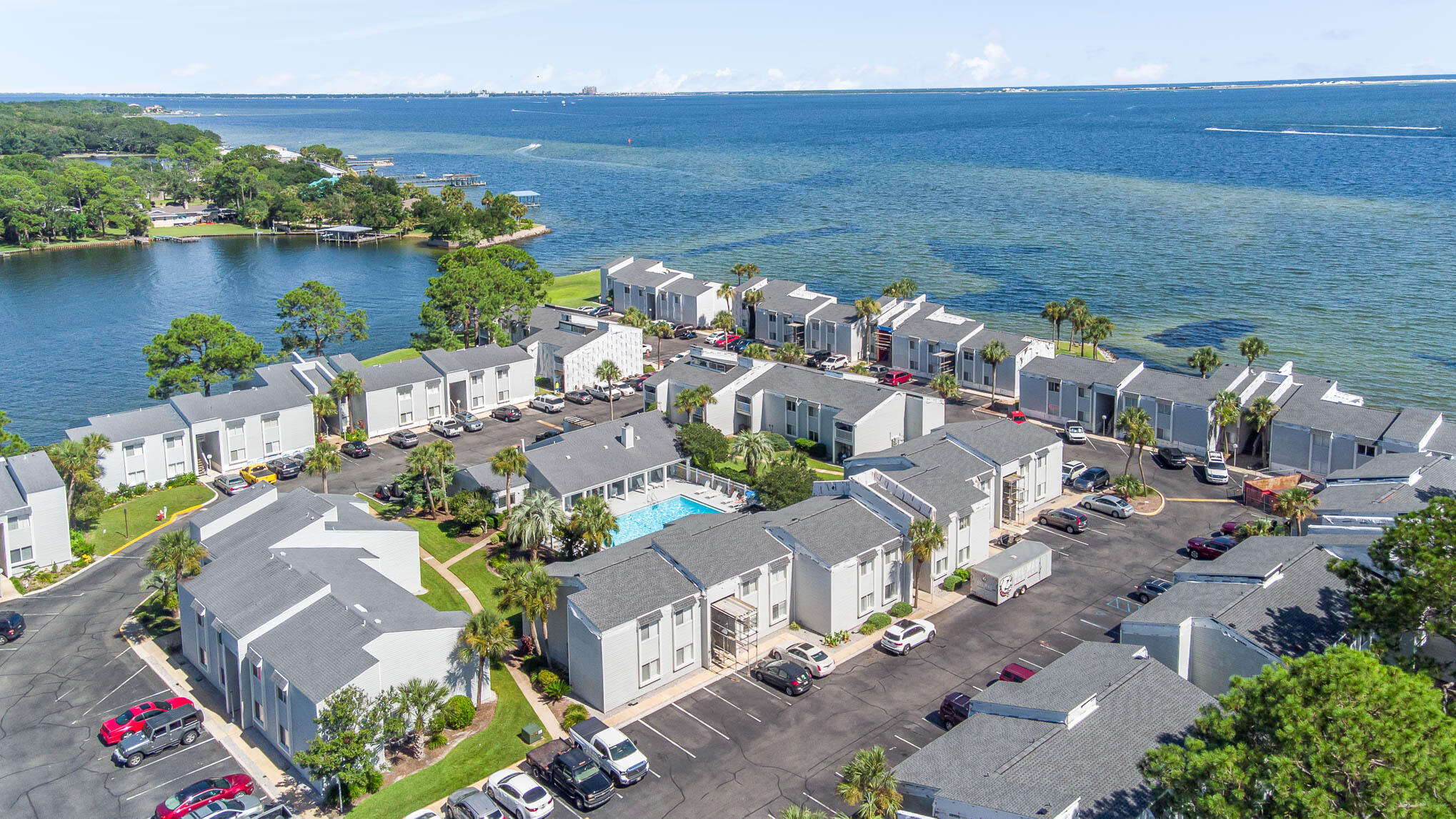 FINISTERRA CONDO - Residential