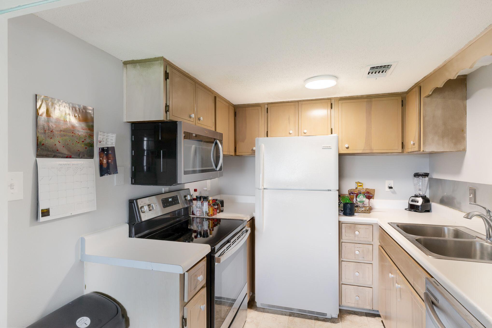 FINISTERRA CONDO - Residential