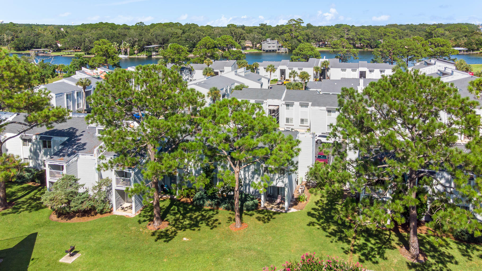 FINISTERRA CONDO - Residential