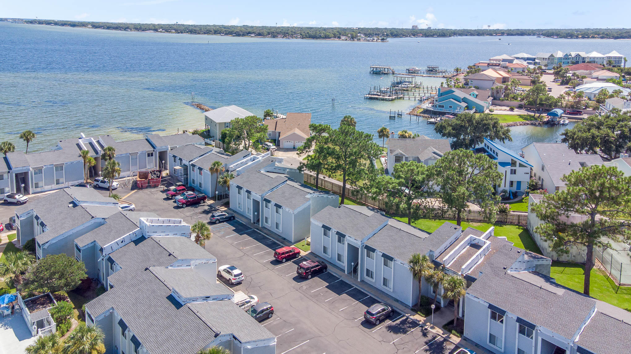 FINISTERRA CONDO - Residential