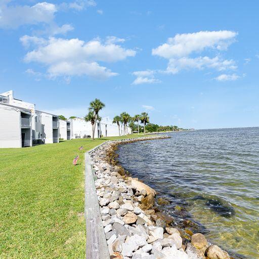 FINISTERRA CONDO - Residential