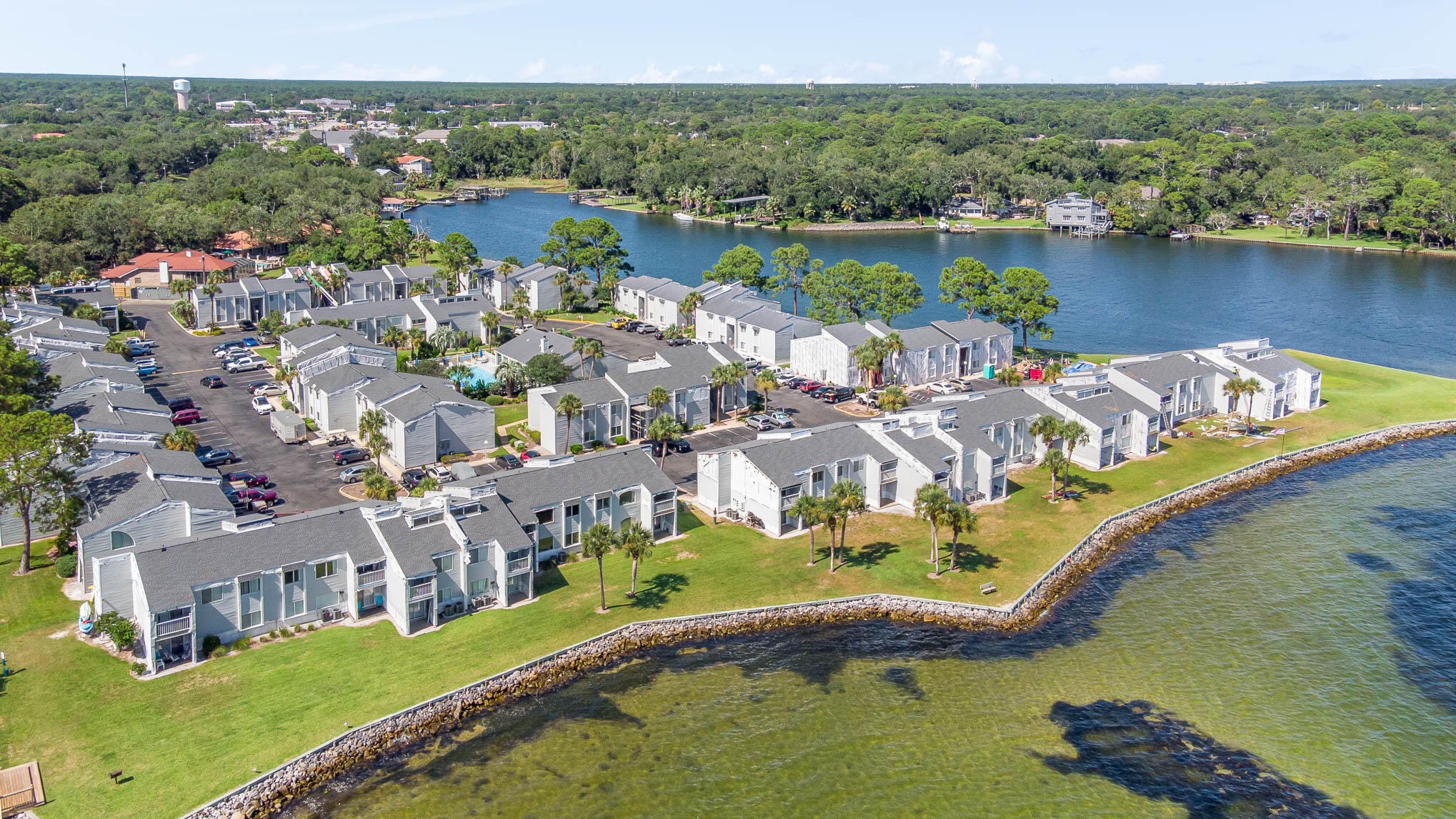 FINISTERRA CONDO - Residential