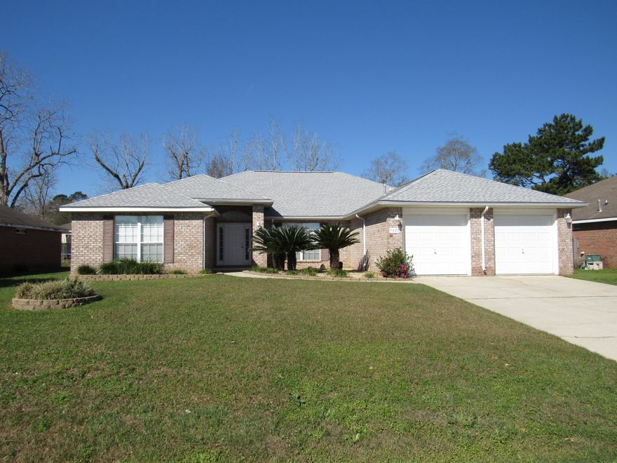 Well Cared for home in Brooke Estates.This home has a large kitchen with a computer desk, a center island and a corner pantry. Living room has an open floor plan. Split bedroom design for privacy. Outside you'll find a open patio and a storage building.