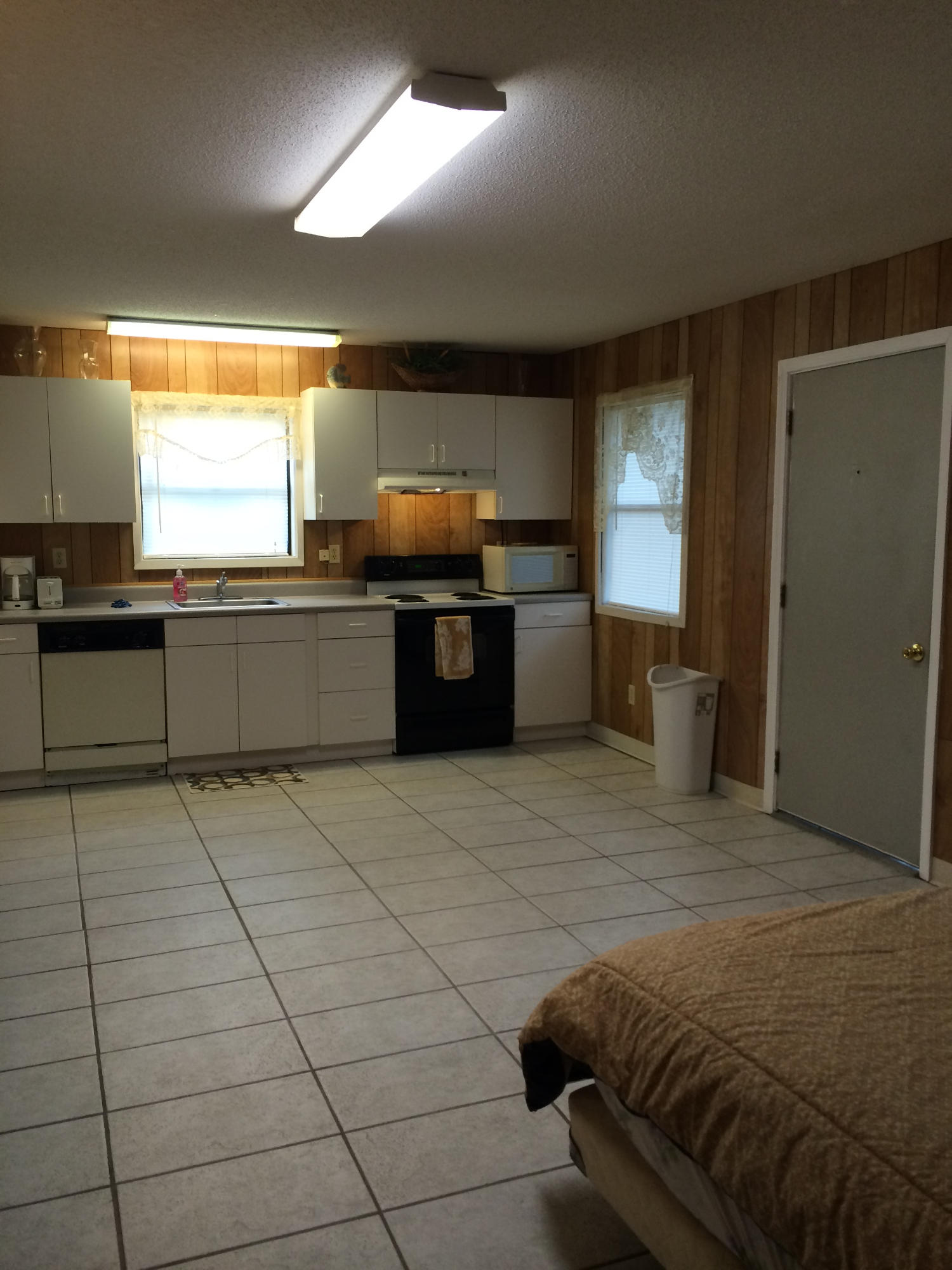 Secluded efficiency in a great location on a quiet street. Fully furnished unit features tile floors, full kitchen, and a nice living area. Water, Electric, cable, and A/C are included. Laundry is right next door. Smoking and pets are not authorized.