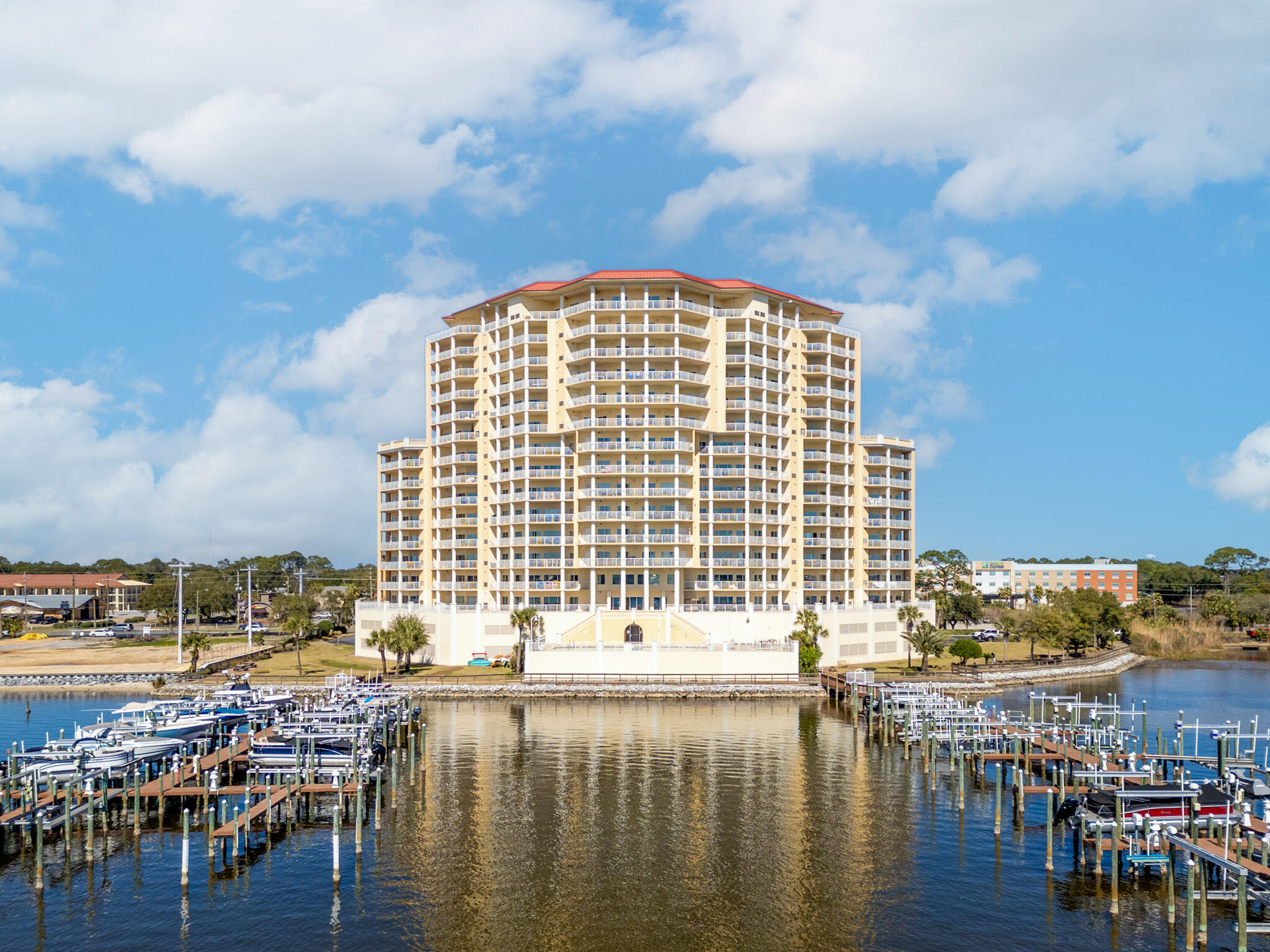 PRESIDIO YACHT CLUB - Residential