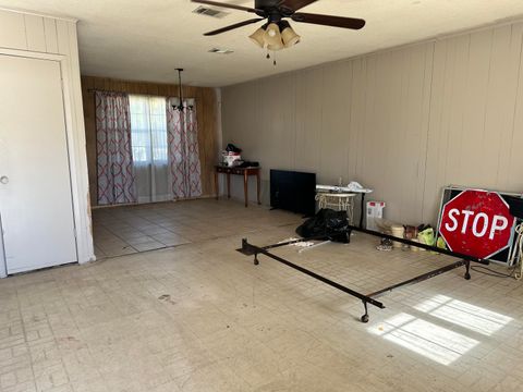 A home in DeFuniak Springs
