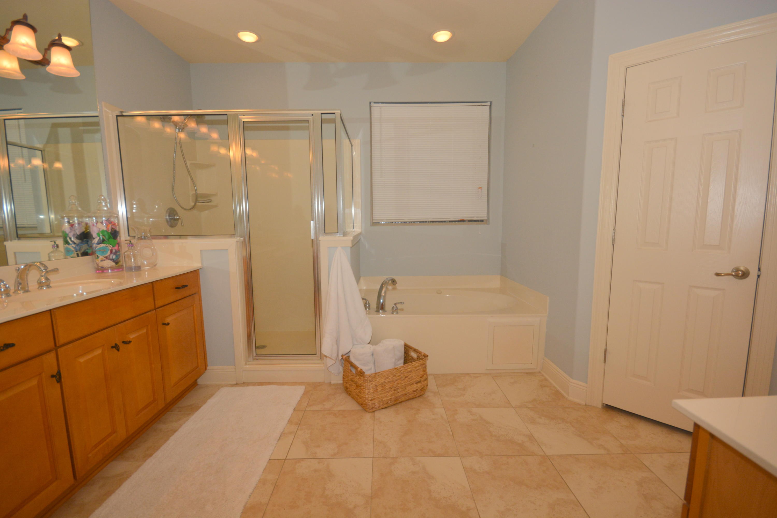 CHARDONNAY ESTATES - Residential