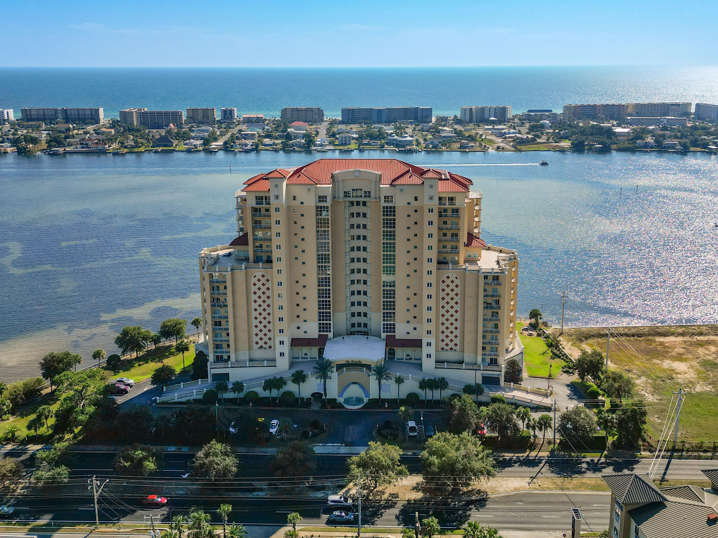 PRESIDIO YACHT CLUB - Residential