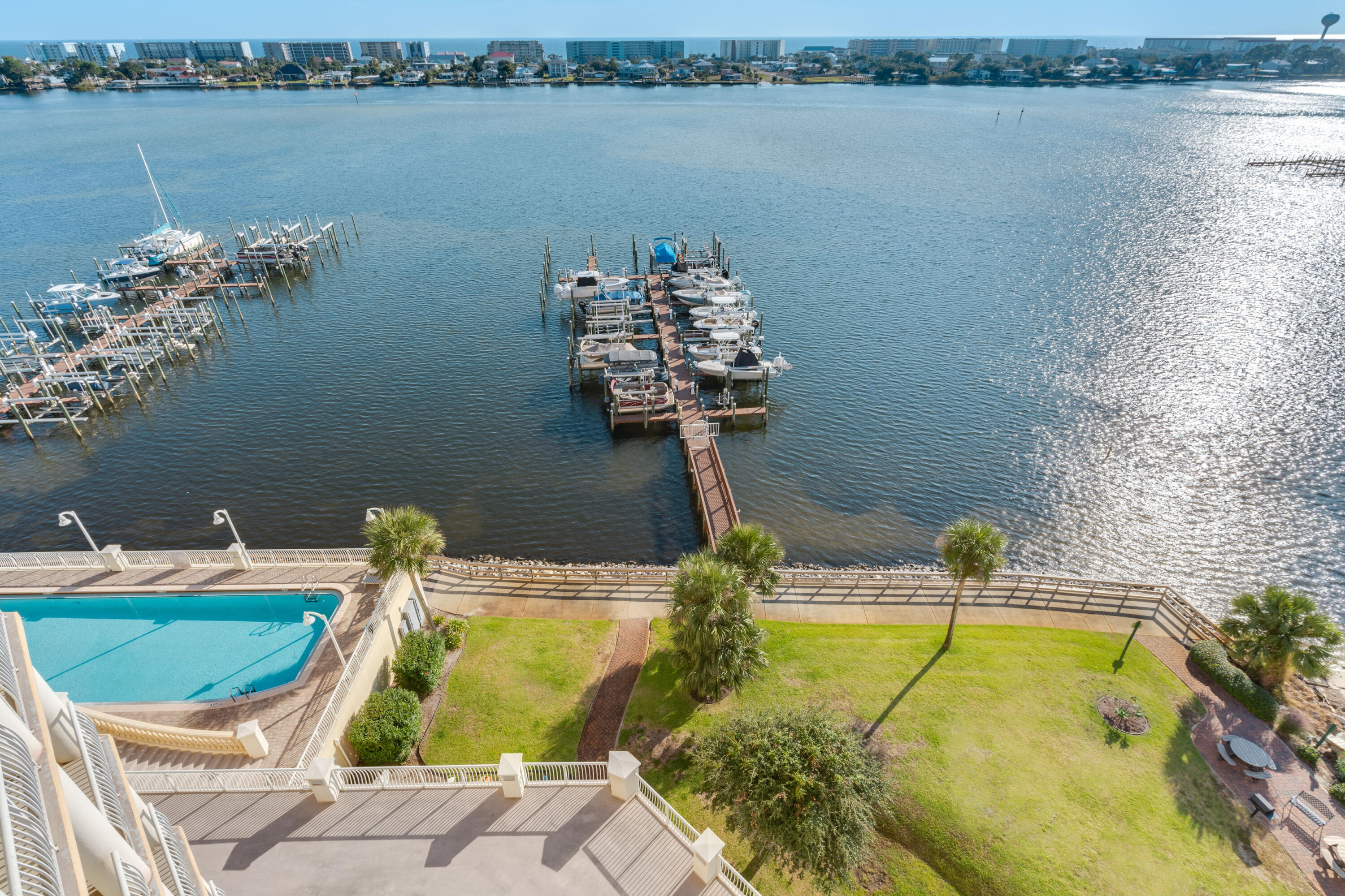 PRESIDIO YACHT CLUB - Residential