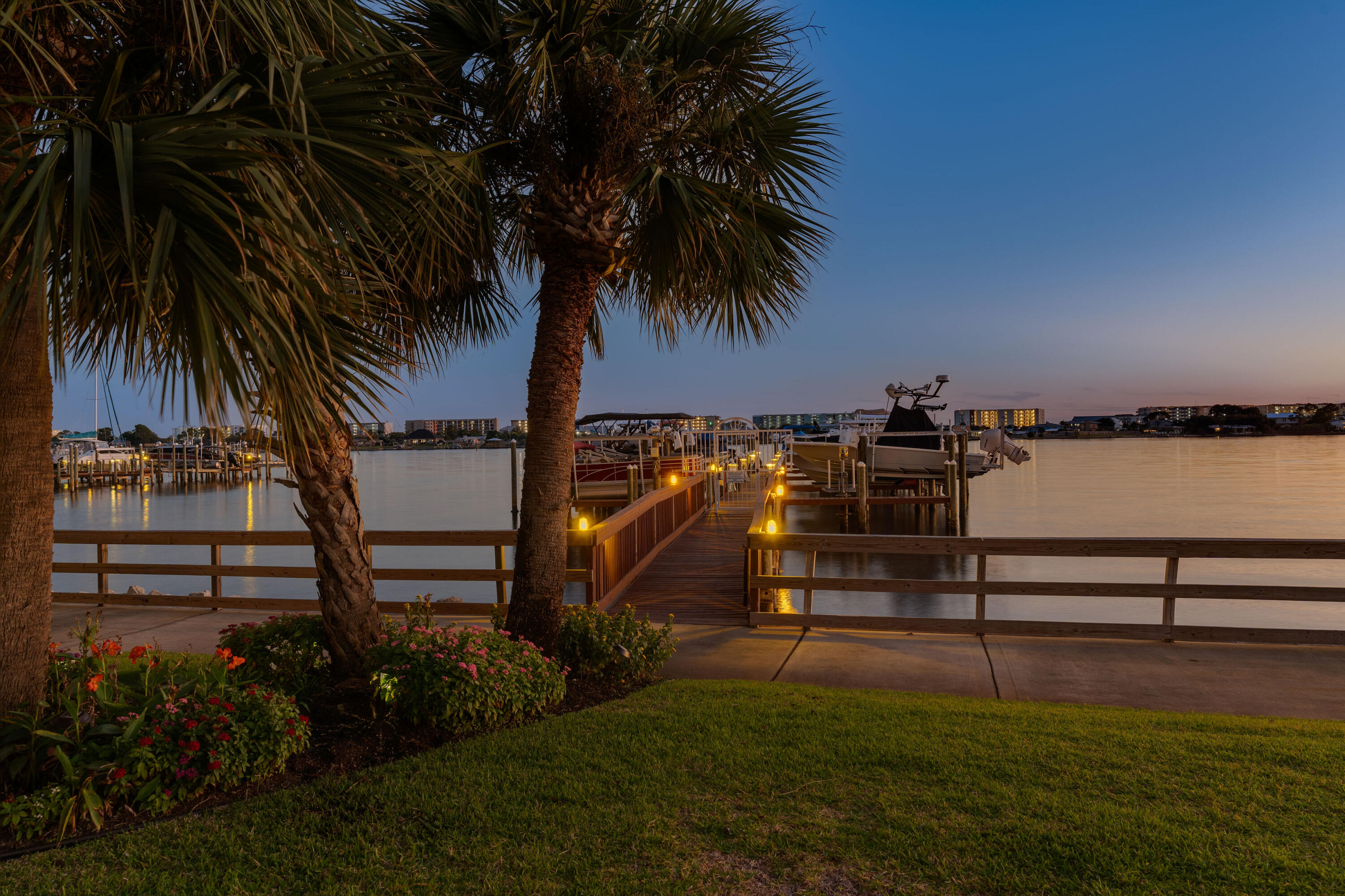 PRESIDIO YACHT CLUB - Residential