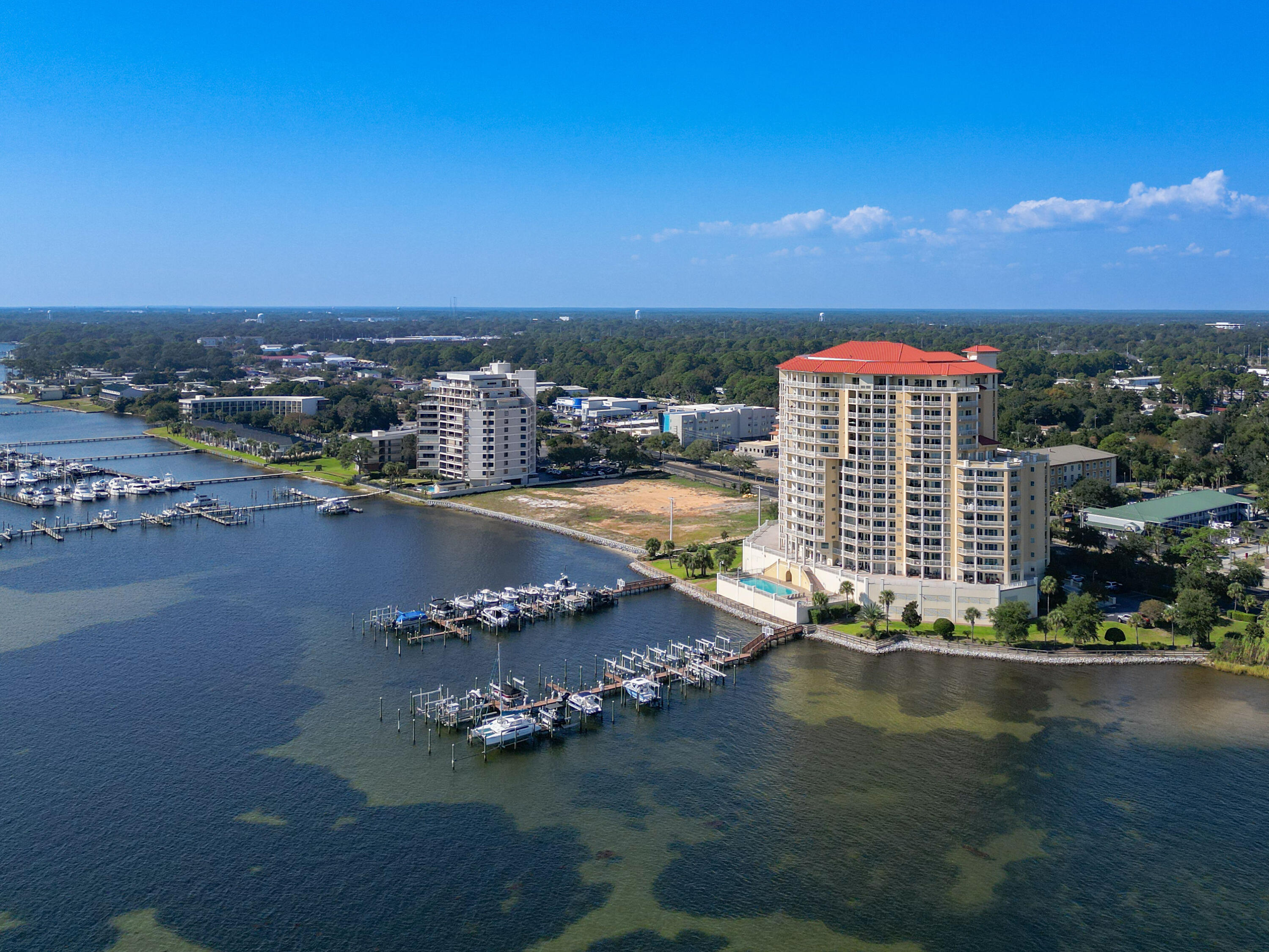 PRESIDIO YACHT CLUB - Residential