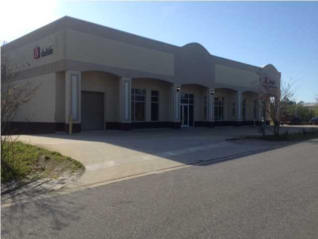 1900 SF Flex space, ground level roll up door/ showroom, located in Miramar Beach near San Destin, located next to dal-Tile