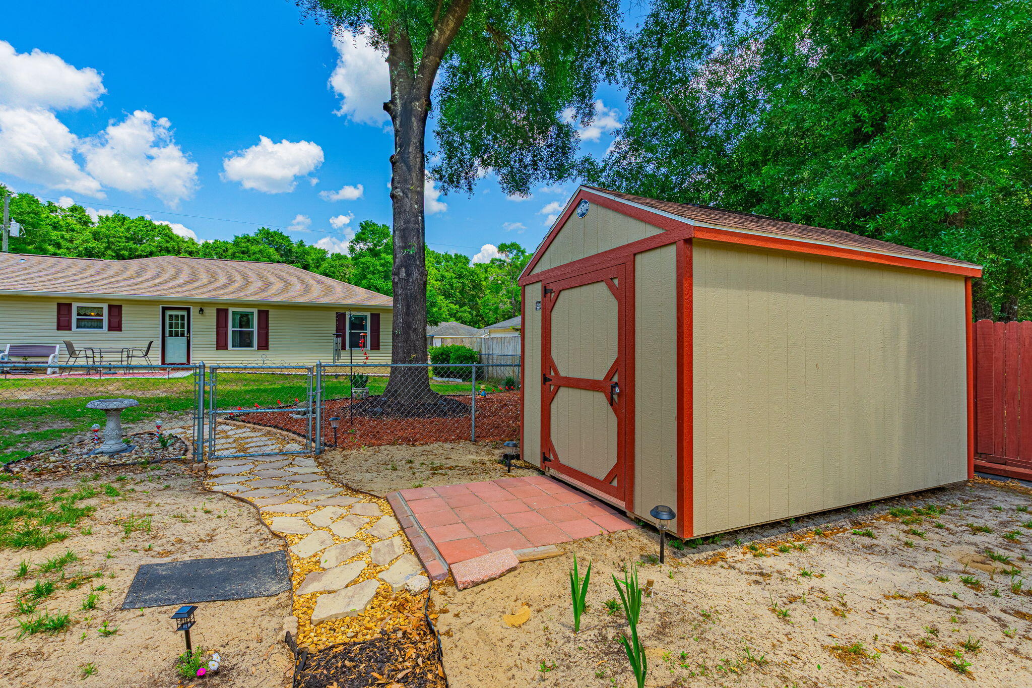 CRESTVIEW MANOR - Residential