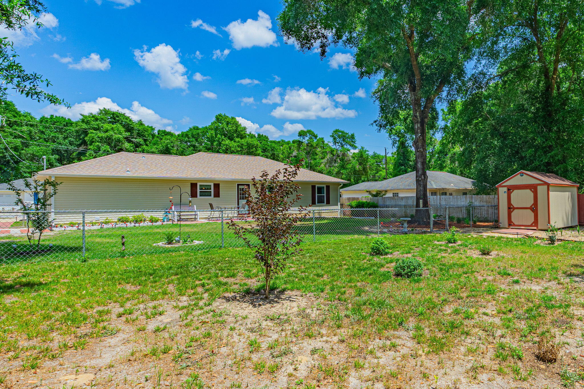 CRESTVIEW MANOR - Residential