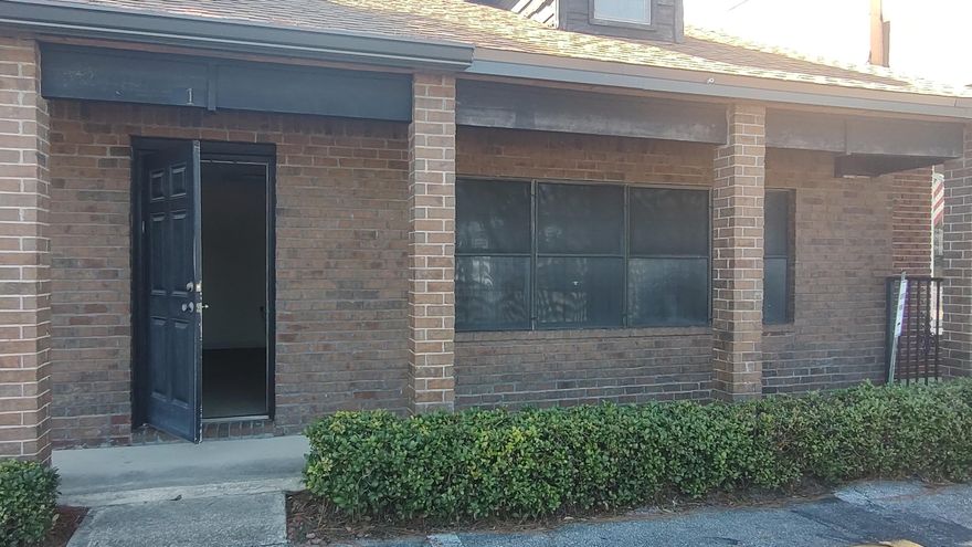 Office suite consisting of 5 individual offices with additional reception area and one bathroom. Located centrally near post office, restaurants, etc., Parking immediately in front of office suite