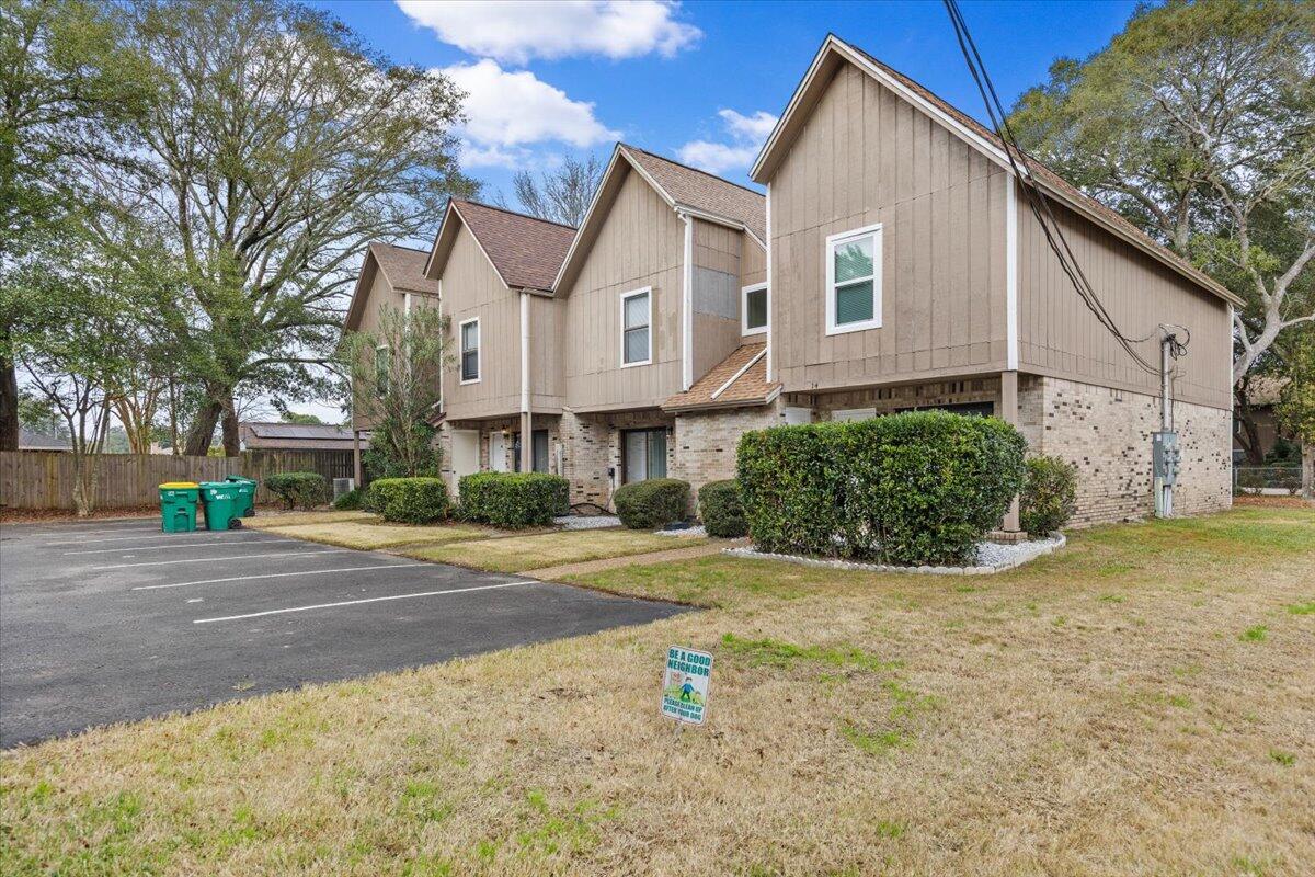 FALCON RIDGE - Residential