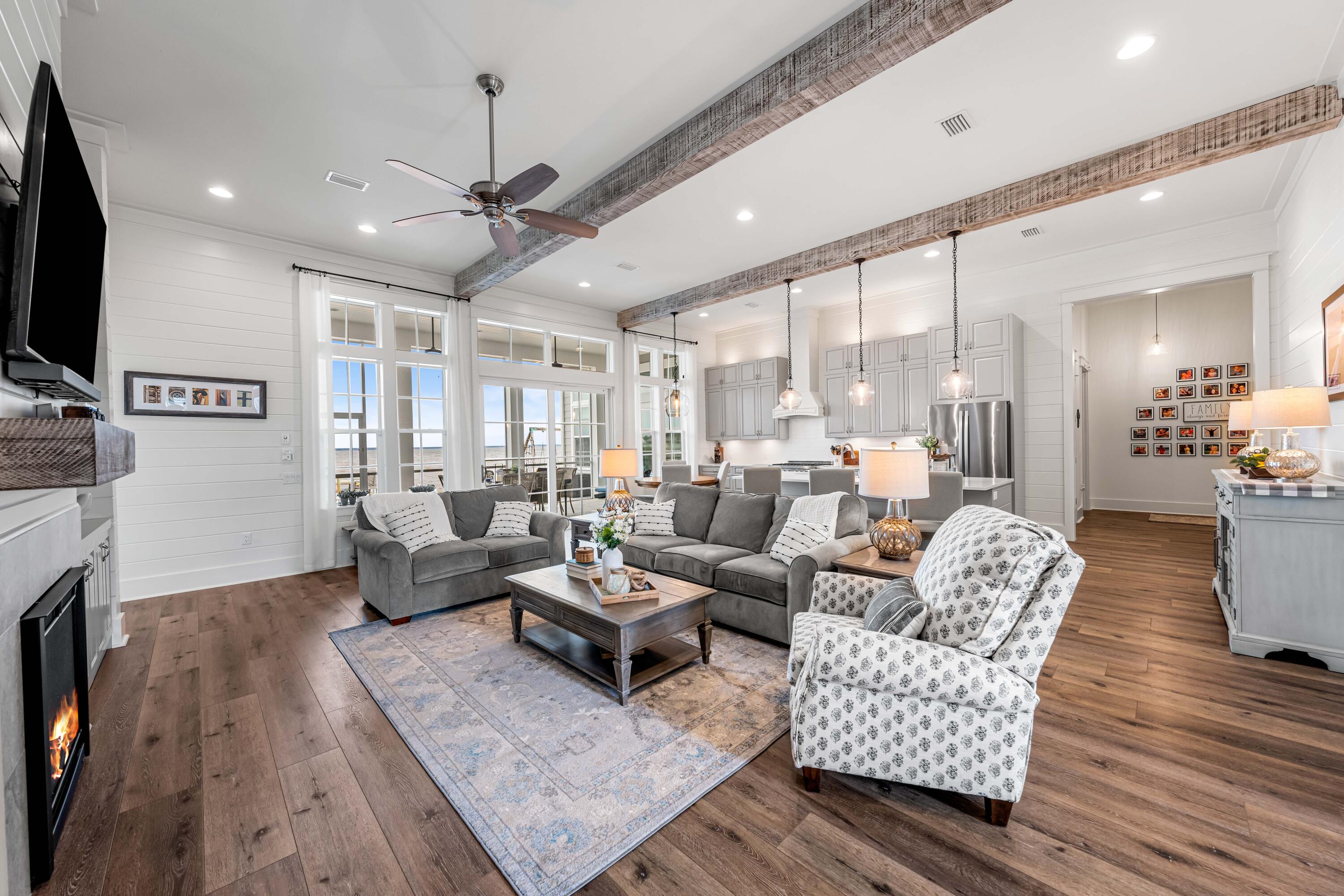 PELICAN BAY S/D - Residential