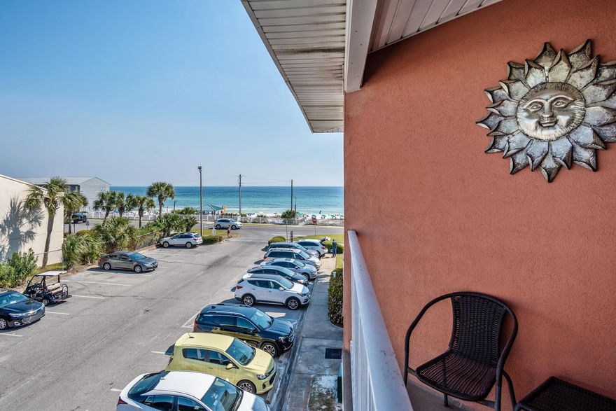 GULFVIEW 310 lives up to its name Top floor south eastern unit offers vaulted ceilings, sunsets and beach views, and a WASHER and DRYER for your convenience.Priced to sell, bring all offers.