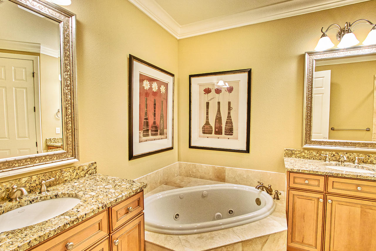 VILLA LAGO - Residential