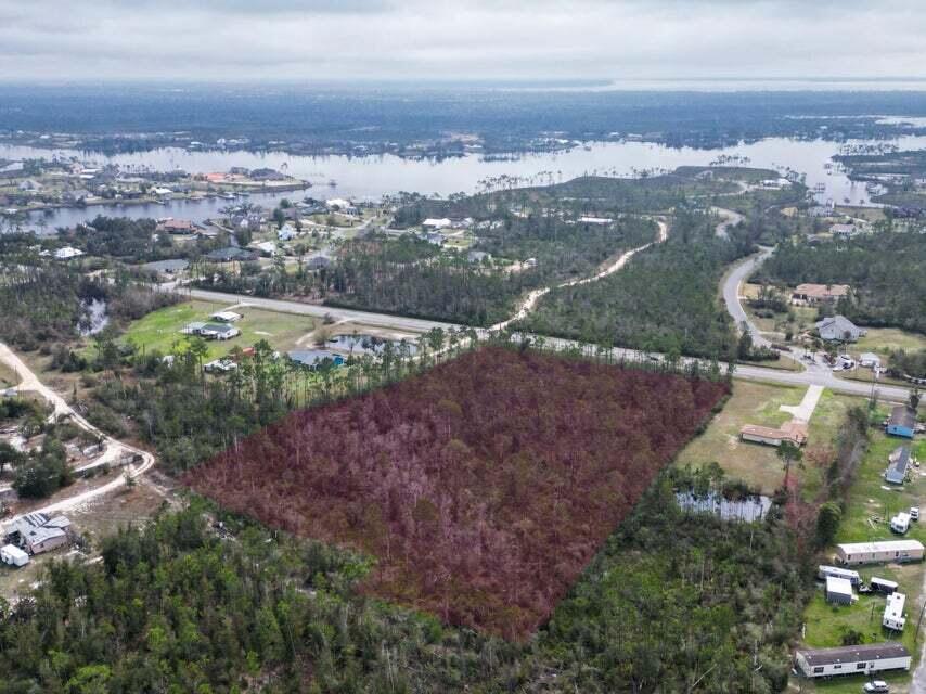 NO RECORDED SUBDIVISION - Land