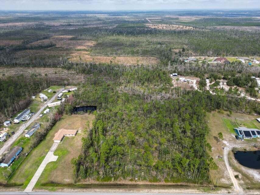 NO RECORDED SUBDIVISION - Land