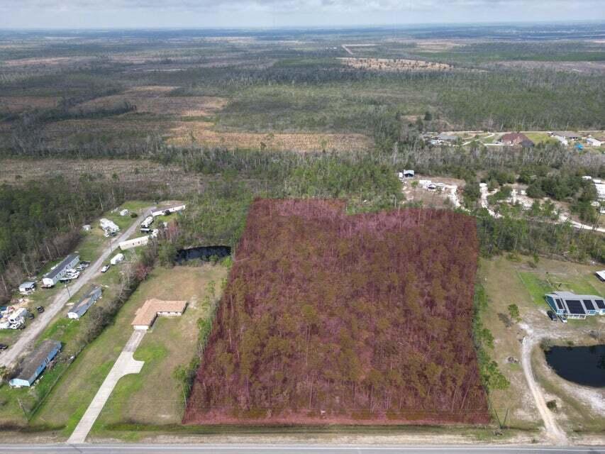 NO RECORDED SUBDIVISION - Land