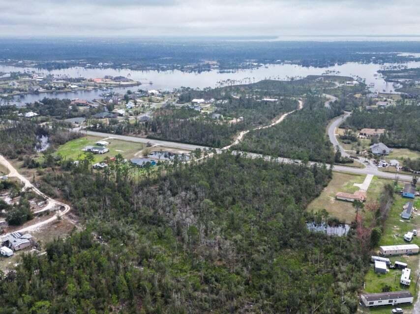NO RECORDED SUBDIVISION - Land