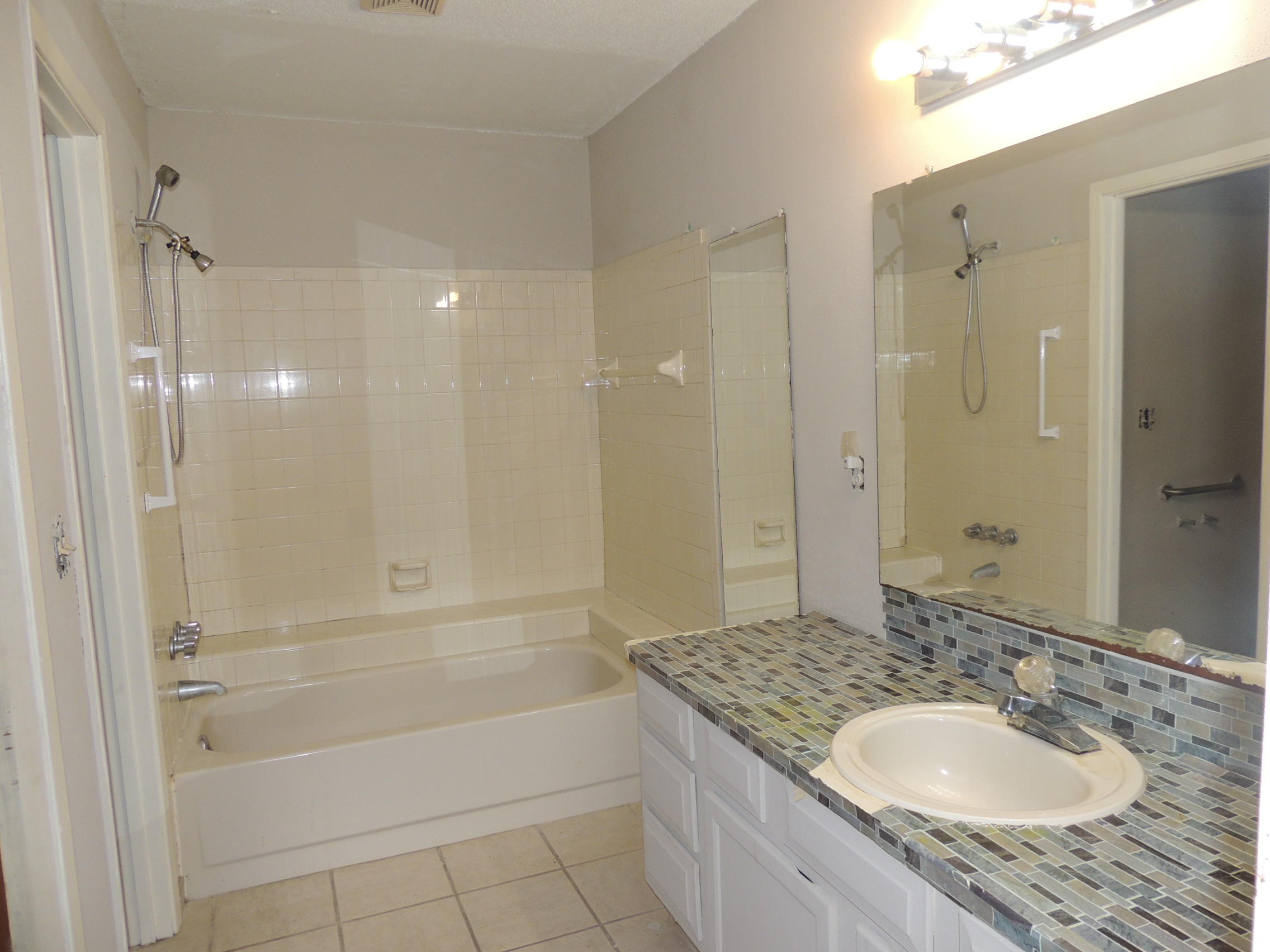 CANTERBURY WOODS - Residential