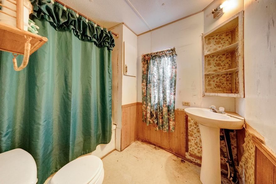 2 bedroom, 1 bath single-wide mobile home located in the center of town just off Frankford Avenue between Kings Point and SweetBay. This location puts you close to everyday conveniences with quick access to grocery stores, shopping, schools, and medical facilities throughout Panama City. Just minutes from downtown Panama City and a short drive across the Hathaway Bridge to Panama City Beach, making it easy to enjoy both the bay and the beach. This property could make a practical option for someone looking for affordable housing, a rental investment, or a simple place to live without being far from town. Convenient location and easy access to major roads, center of PC.