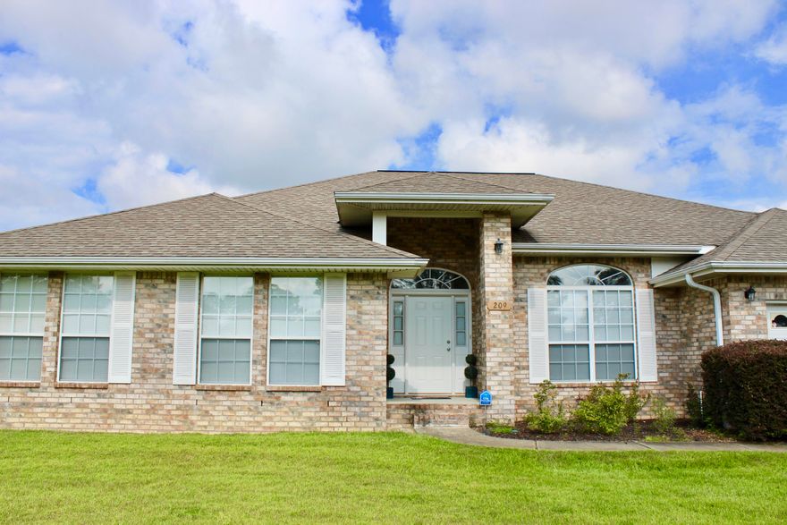 SELLER WILL PAY UP TO $7,000 TOWARDS BUYERS CLOSING COST AND PRE-PAIDS WITH A FULL PRICE OFFER. HOUSE WILL BE PROFESSIONALLY CLEANED AND CARPETS STEAM CLEANED AND STRETCHED WHEN HE MOVES OUT VALUE $725 ONE OWNER HOME! Awesome location in South Crestview. Very convenient to all bases and the interstate. Large open floor plan with a very nice size kitchen. Tray ceiling in the master bedroom, dual vanities, garden tub and separate shower. Great room features a vaulted ceiling and tile fireplace where you can relax after that long day. Full fenced in backyard and a screened in porch.