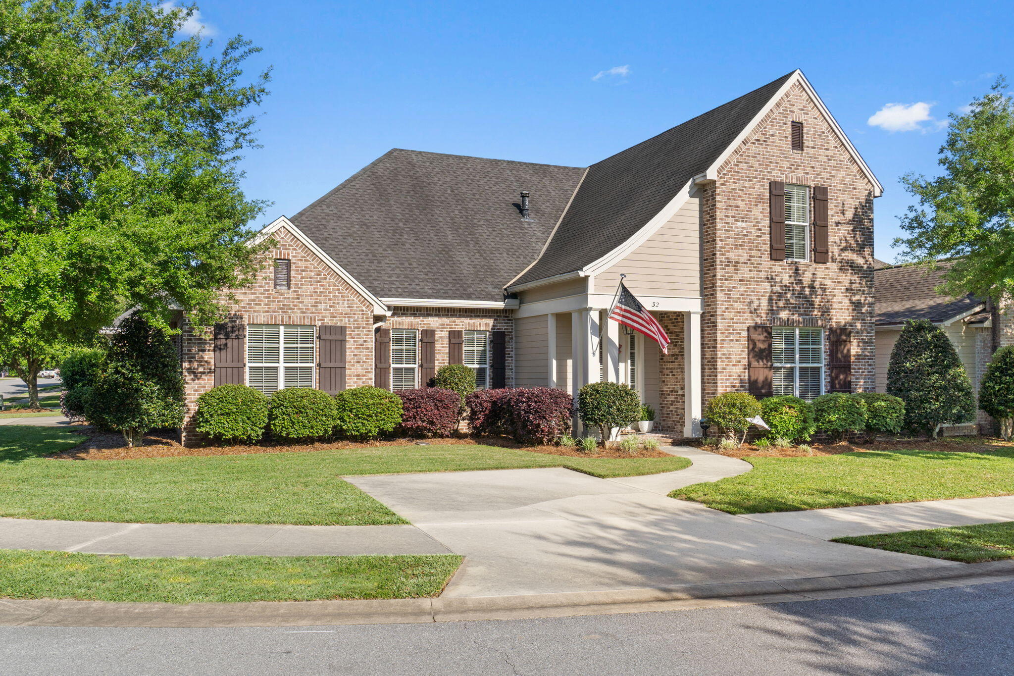 Seller to offer Buyer Concessions. Pristine custom built by premier builder: gunite salt-water pool in the heart of Niceville! 4 bdrms (each bedroom has attached full bath). Open concept floorplan hosts kitchen with wood cabinets, quartz countertops, coffee/beverage area & stainless-steel appliances. Room off kitchen can be used as office/butler's pantry. Private Guest suite, spacious great room w/gas fireplace & built-ins, dining area, laundry room, & master suite round out the main floor. Upstairs: 2 bdrms w/2 full baths, loft area & large flex room! Additional features: hand scraped wood floors, screened-in porch, corner lot, guest parking, pool tanning shelf, fully paid solar panels saves on utilities, side entry garage, & termite bond. Buyer to verify deemed important info
