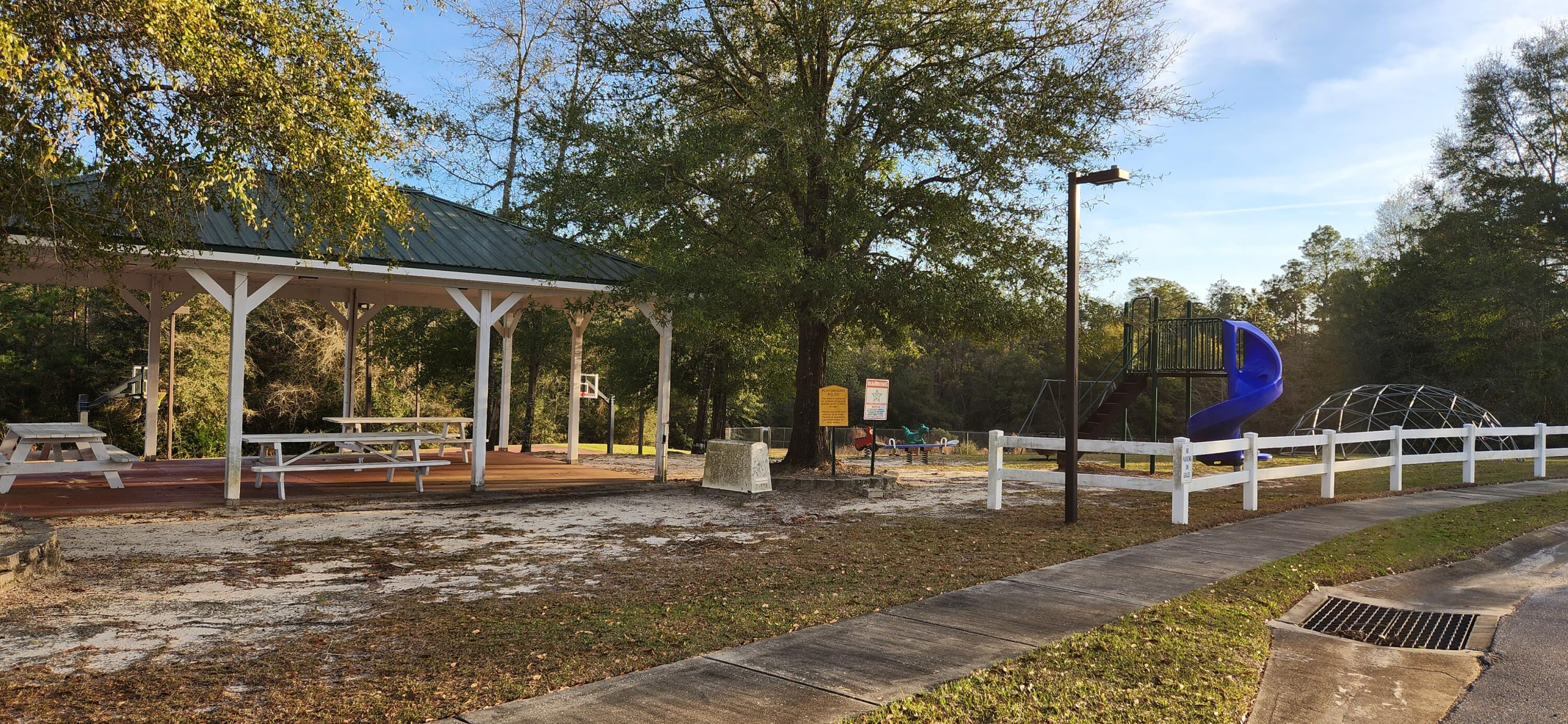 LAKE ARTHUR ESTATES - Land